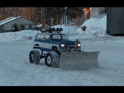 Rc Crawler snow plowing