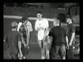 4 vs 1 Double-hard bastard sorts it out 4 vs 1 Double-hard bastard sorts it out
