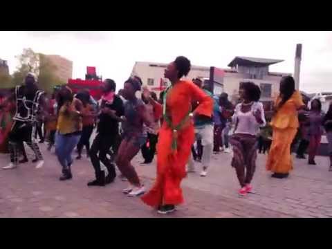 Flashmob des Guinéens de France contre le virus Ebola par AJGF 