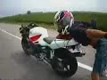 un-nebun-pa-motocicl