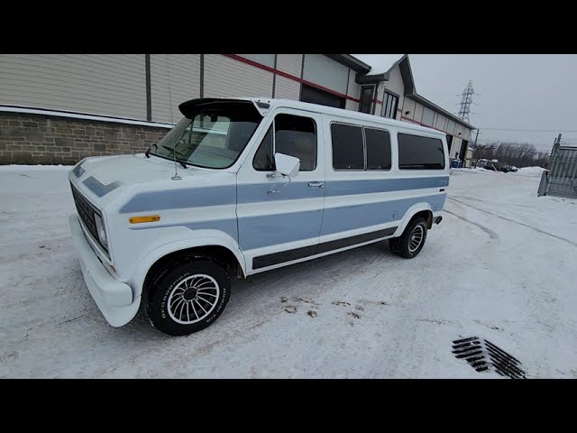 1976 Ford ECONOLINE VAN Custom Limo Conversion Unique ! in Classic Cars in West Island