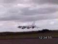 avion radio control gigante se estrella y arde.