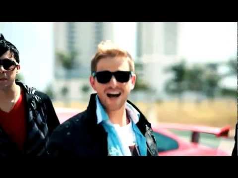 V4  -  Calle Y Bailar (Official Video)