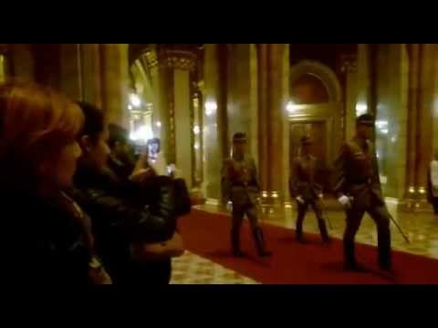 jadelee0408 - Cambio della Guardia alla corona PARLAMENTO BUDAPEST.