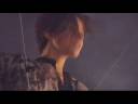 Elise-Crombez-helps-