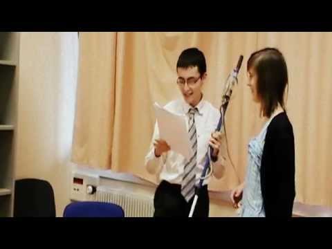 agrocampus - Les étudiants d'AGROCAMPUS OUEST de licence 2 font des sketches en anglais :le vendeur d'aspirateurs.