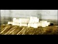 Syrien (amtlich Arabische Republik Syrien, arabisch الجمهورية العربية السورية‎ al-Dschumhūriyya al-ʿarabiyya as-sūriyya) ist ein Staat in Vorderasien und Teil des Maschrek. Syrien grenzt im Süden an Israel und Jordanien, im Westen an den Libanon und das Mittelmeer, im Norden an die Türkei und im Osten an den Irak. Mit rund 185.000 Quadratkilometern ist Syrien ungefähr halb so groß wie Deutschland.Der Name Syrien kommt aus dem Griechischen, das den alten Namen Assur übernommen hat (siehe dazu auch die antiken Provinzen Koile-Syrien, Syria und Syria Palaestina). Die traditionelle arabische Bezeichnung des Gebietes war bis in die Neuzeit bilad asch-scham und nicht Syrien. Herleitungen von arabischen Wurzeln entspringen dem neuerlich stark gewachsenen Bedürfnis nach arabischer „Authentizität