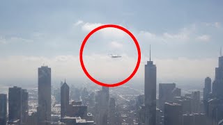 Un Ovni qui se cache derrière les nuages Chicago - Etats-Unis 2016