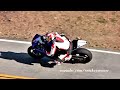 Acrobacias en moto/Tocando con el codo en carretera