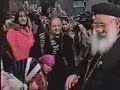 الكنيسة تمتلئ بالمسلمين و المحجبات