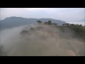 「天空の城」「日本のマチュピチュ」とも呼ばれる『竹田城跡』の空撮映像のサムネイル1