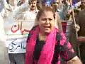 Angry Aunty Curssing Musharraf***MUST WATCH***