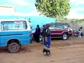 Mulher idosa dançando kizomba no dia de Natal Mulher idosa dançando kizomba no dia de Natal