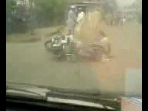 WOMEN POLICE PAKISTAN FUNNY