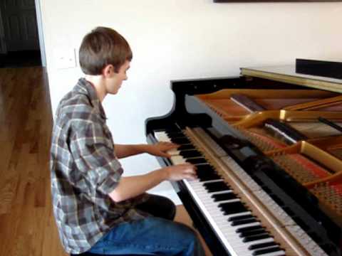Nicki Minaj: Starships Piano Cover
