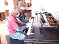 2 Kids playing piano