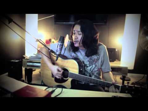 Nomad - Mesti ramai yang teka Nubhan yang nyanyi lagu ni masa mula2 dengar. Aku pun salah seorang daripada orang2 yang salah teka tu la. Haha.. Masa buat video ni ak...