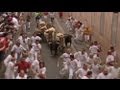 Bulls see red in Pamplona - no comment - YouTube