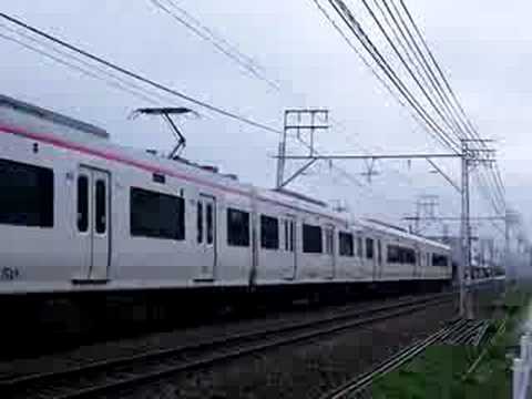名鉄1000系と2200系離合