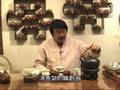 葉惠民教授示範泡茶程序上