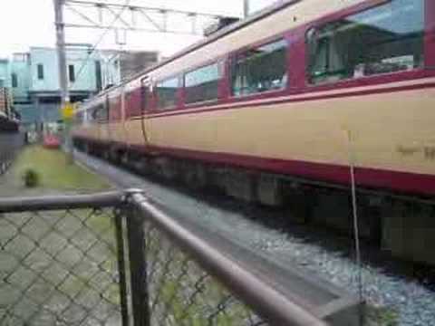 江原駅に入線する特急きのさき