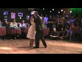 Osvaldo y Coca Cartery bailan 'El Adios' de Edgardo Donato.