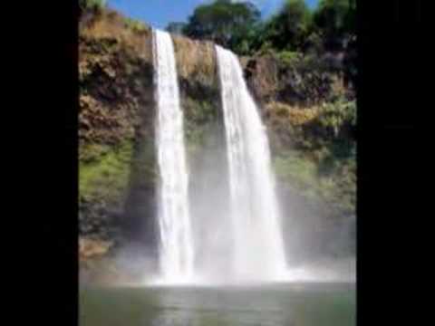 Kaua'i's Wailua Falls