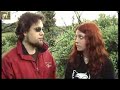 El ruido de una multitud llama la atención de nuestros amigos. Comienzan los verdaderos problemas en su aventura: Empresarios locos, guadañas, caserones y desapariciones...