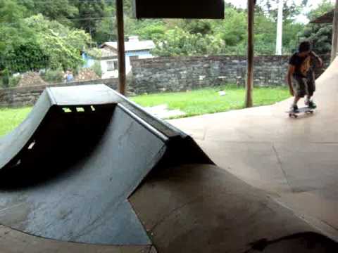GOSMA SKATE - SESSION SHEILA MINI RAMP CHÁCARA DO TONEL 2011