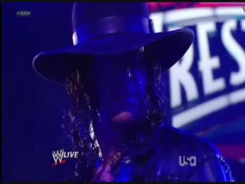 WWE divas kissing each other