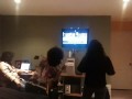 Marisella y Claudia playing Wii Boxing, convulsionando haha