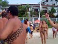 una candombeada realmente sorprendente en la que aflora la pasión y el amor por solo una divinidad más fuerte que todas, las gloriosas y queridas alas negras de palermo.