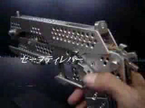 ゴム鉄砲 - ニコニコ動画より転載 ステンレス製ハンドガン。装弾数12発のセミオート式。本物の拳銃よりも重いが・・・弾は輪ゴムですw.