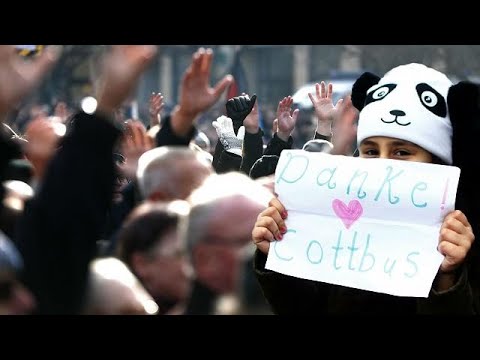 Demonstrationen fr und gegen Migranten in Cottbus