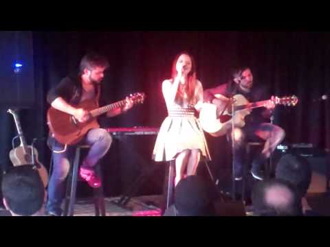 Paty Cantu - Se Disentegra El Amor Live (Spanglish) - Itunes Showcase -