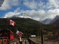 viajando en el tren del fin del mundo en ushuaia. argentina.la historia de ushuaia y el tren gira en torno de su penal. el ingeniero catello muratgia comienza la construcci�n definitiva de un penal adecuado en el 1902. la c�rcel se construye con materiales de la zona, �y la mano de obra la constituyen �los penados.
para trasladar los materiales se monta el xilocarril, es decir un tren que circula sobre rieles de madera. a finales de 1909 se registran los primeros movimientos ferroviarios.
las v�as 