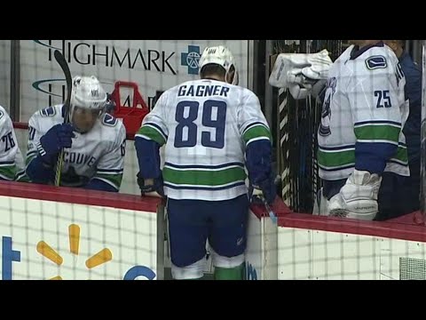 Video: Canucks' Gagner leaves after blocking a shot from Penguins' Letang