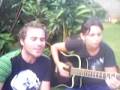 Wendy e Gaucho soltando a voz no quintal