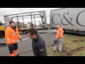 Vrachtwagen kantelt op A76 door wind