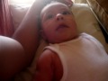 Isaac tentando conversar