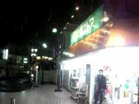 大雪の京急富岡駅前