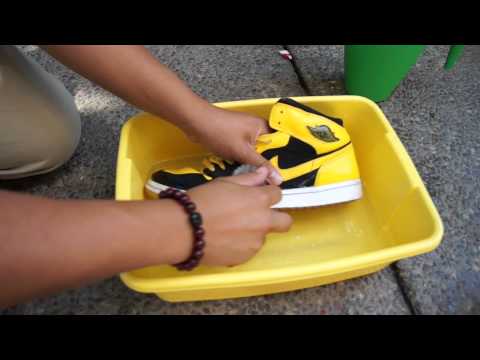 how to whiten sneaker sole