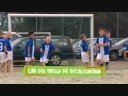 Daniel trollar med en vattenflaska