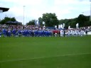 Joaa:):):) und nun kommt ein Video von den Mannschaften von Olli (Oliver Pocher Allstars) und Peer (Peer Meertesacker and friends) als  sie einlaufen