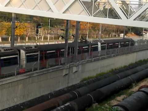 港鐵列車 ( MLR ) 駛進往落馬洲邊境站之隧道