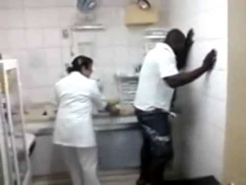 NEGÃO BUNDÃO COM MEDO DE INJEÇÃO KKK