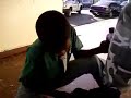 entrevista a un limpia botas  en santo domingo