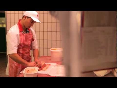 Fleischer - Dir gefällt das Video? Dann werde doch Fan bei Facebook: http://www.facebook.com/gutausgebildet Kevin, 19 Jahre, Fleischer Getrocknet, geräuchert oder eingek...