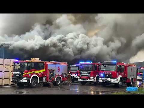 Pożar zakładu mięsnego OSI w Chrościnie w piątek... :: reporter: Filip WybieralskiLink do artykułu: https://elka.pl/content/view/130029/77/