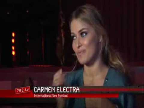 Carmen Electra y Victoria Silvstedt: El Beso lésbico | Baluart VideoRoll